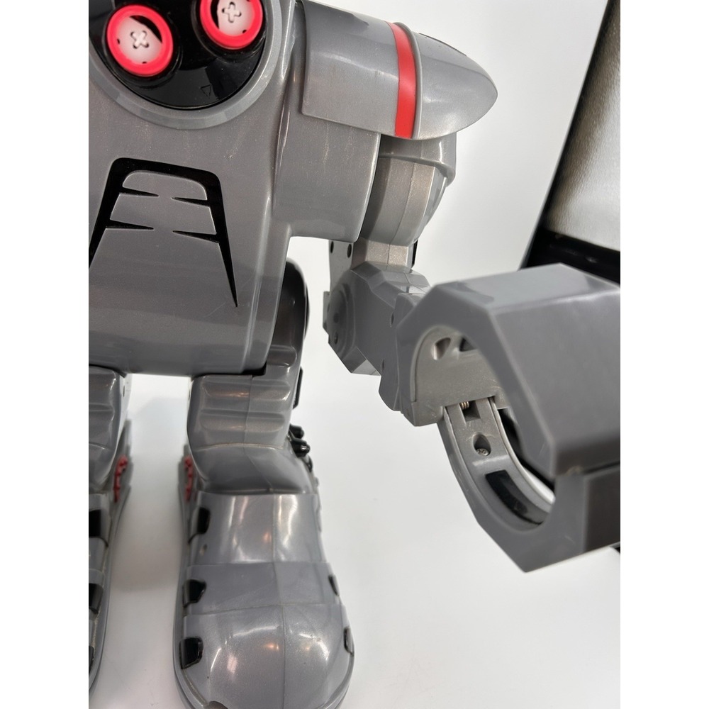 Vintage Toymax R.A.D. 4.0 Radio Controlled Robot Voice Command RAD W/ Remote - Picture 8 of 16